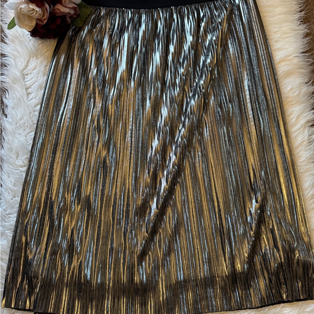 NY Colllectio. Metallic Gold Skirt - Picture 8 of 10